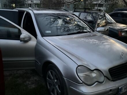 Мерседес 220 2002 в Запорожье на Automoto.ua Серый Мерседес 220, объемом двигателя 2.2 л и пробегом 320 тыс. км за 2950 $, фото 1 на Automoto.ua