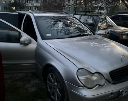 Серый Мерседес 220, объемом двигателя 2.2 л и пробегом 320 тыс. км за 3250 $, фото 1 на Automoto.ua