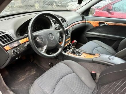 Сірий Мерседес 220, об'ємом двигуна 2.1 л та пробігом 324 тис. км за 3300 $, фото 1 на Automoto.ua