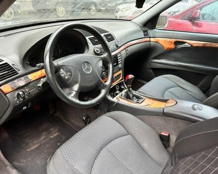 Сірий Мерседес 220, об'ємом двигуна 2.1 л та пробігом 324 тис. км за 3300 $, фото 1 на Automoto.ua