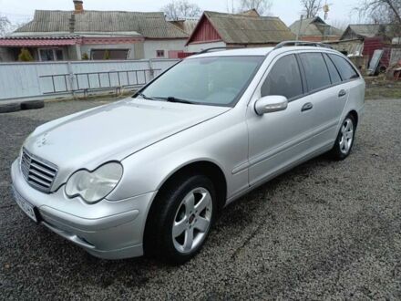 Сірий Мерседес 220, об'ємом двигуна 2.1 л та пробігом 250 тис. км за 4200 $, фото 1 на Automoto.ua