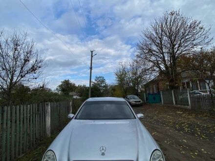 Серый Мерседес 220, объемом двигателя 2 л и пробегом 500 тыс. км за 3600 $, фото 1 на Automoto.ua