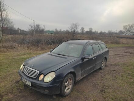 Серый Мерседес 220, объемом двигателя 2.1 л и пробегом 324 тыс. км за 3500 $, фото 1 на Automoto.ua