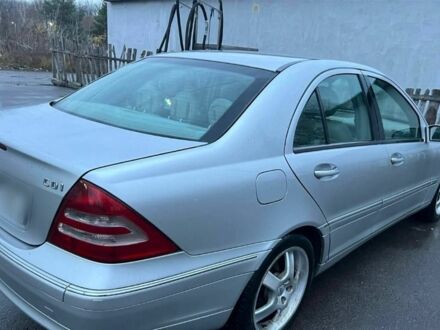 Серый Мерседес 220, объемом двигателя 2.2 л и пробегом 260 тыс. км за 2699 $, фото 1 на Automoto.ua