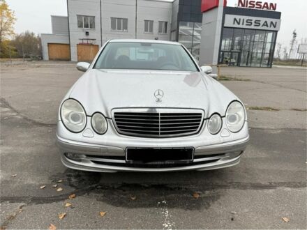 Серый Мерседес 220, объемом двигателя 2.7 л и пробегом 200 тыс. км за 3800 $, фото 1 на Automoto.ua