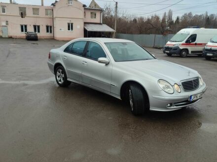 Сірий Мерседес 220, об'ємом двигуна 2.7 л та пробігом 500 тис. км за 3000 $, фото 1 на Automoto.ua