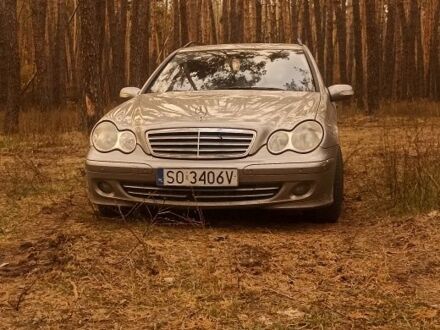 Серый Мерседес 220, объемом двигателя 0 л и пробегом 390 тыс. км за 3100 $, фото 1 на Automoto.ua