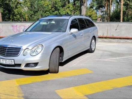 Серый Мерседес 220, объемом двигателя 2.1 л и пробегом 350 тыс. км за 9000 $, фото 1 на Automoto.ua