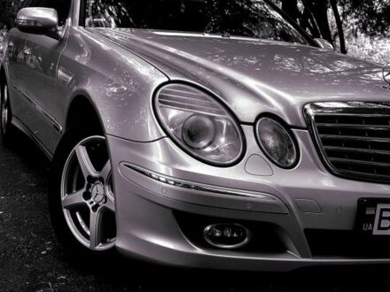 Серый Мерседес 220, объемом двигателя 2.1 л и пробегом 383 тыс. км за 8800 $, фото 1 на Automoto.ua