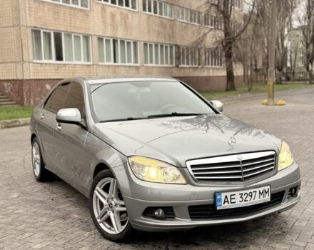 Сірий Мерседес 220, об'ємом двигуна 2.1 л та пробігом 256 тис. км за 5600 $, фото 1 на Automoto.ua