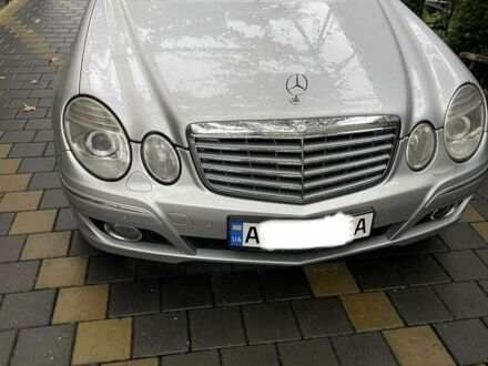 Сірий Мерседес 220, об'ємом двигуна 0 л та пробігом 360 тис. км за 11500 $, фото 1 на Automoto.ua