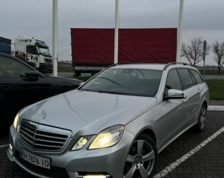 Сірий Мерседес 220, об'ємом двигуна 2.1 л та пробігом 260 тис. км за 11300 $, фото 1 на Automoto.ua