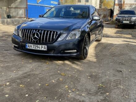 Серый Мерседес 220, объемом двигателя 2.1 л и пробегом 290 тыс. км за 10500 $, фото 1 на Automoto.ua