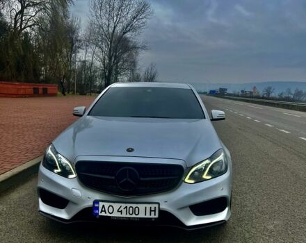 Серый Мерседес 220, объемом двигателя 2.1 л и пробегом 300 тыс. км за 18000 $, фото 1 на Automoto.ua