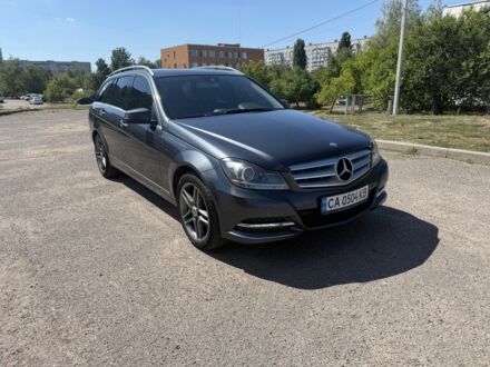Сірий Мерседес 220, об'ємом двигуна 2.1 л та пробігом 315 тис. км за 296 $, фото 1 на Automoto.ua