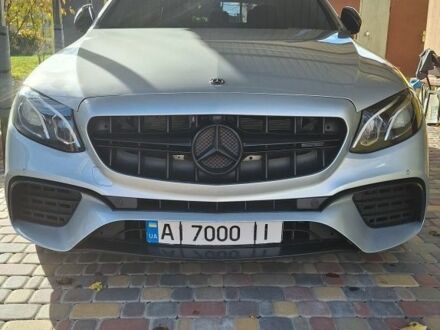 Серый Мерседес 220, объемом двигателя 2 л и пробегом 183 тыс. км за 20500 $, фото 1 на Automoto.ua