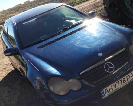 Синий Мерседес 220, объемом двигателя 2.1 л и пробегом 200 тыс. км за 2900 $, фото 2 на Automoto.ua