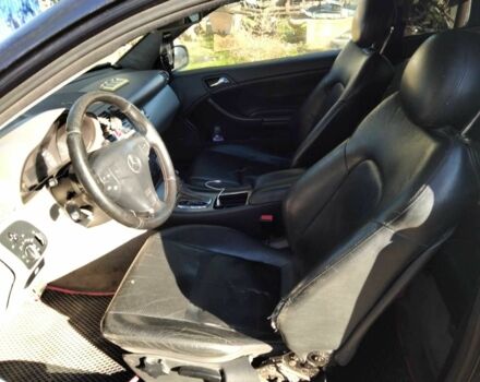 Синий Мерседес 220, объемом двигателя 2.1 л и пробегом 200 тыс. км за 2900 $, фото 7 на Automoto.ua