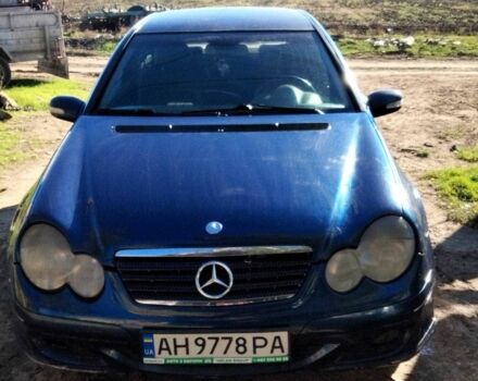 Синий Мерседес 220, объемом двигателя 2.1 л и пробегом 200 тыс. км за 2900 $, фото 6 на Automoto.ua