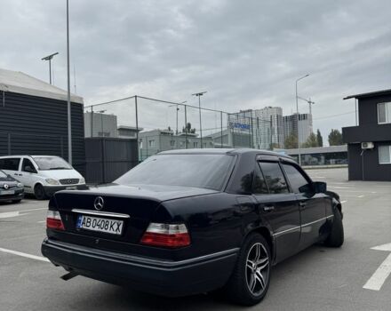 Синий Мерседес 220, объемом двигателя 2.3 л и пробегом 370 тыс. км за 2700 $, фото 6 на Automoto.ua