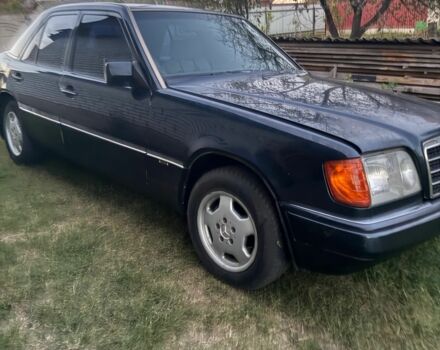 Синій Мерседес 220, об'ємом двигуна 2.2 л та пробігом 3 тис. км за 2000 $, фото 1 на Automoto.ua