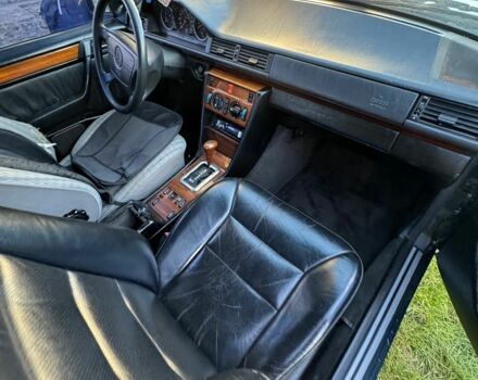 Синій Мерседес 220, об'ємом двигуна 2.2 л та пробігом 3 тис. км за 2000 $, фото 3 на Automoto.ua