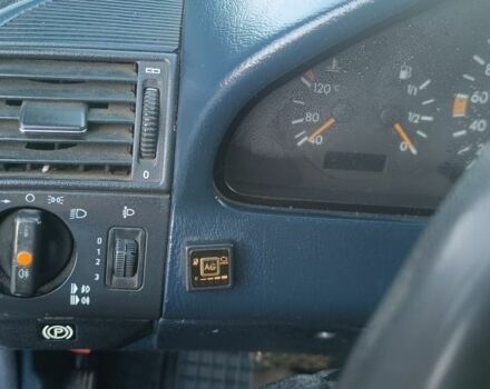 Синій Мерседес 220, об'ємом двигуна 2 л та пробігом 500 тис. км за 1550 $, фото 4 на Automoto.ua