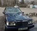 Синий Мерседес 220, объемом двигателя 2.2 л и пробегом 330 тыс. км за 4500 $, фото 1 на Automoto.ua