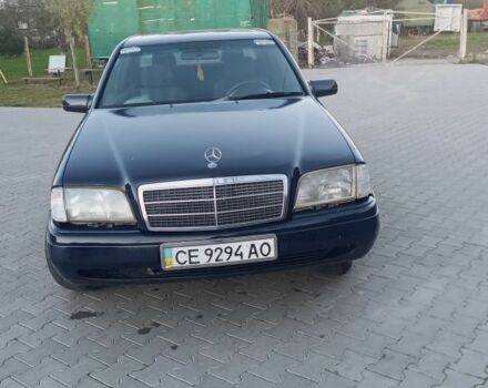 Синій Мерседес 220, об'ємом двигуна 2 л та пробігом 500 тис. км за 1550 $, фото 1 на Automoto.ua