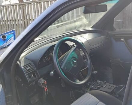 Синий Мерседес 220, объемом двигателя 2.2 л и пробегом 4 тыс. км за 710 $, фото 1 на Automoto.ua