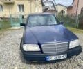 Синій Мерседес 220, об'ємом двигуна 1.8 л та пробігом 450 тис. км за 1600 $, фото 1 на Automoto.ua