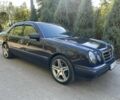 Синій Мерседес 220, об'ємом двигуна 2.2 л та пробігом 280 тис. км за 3700 $, фото 1 на Automoto.ua