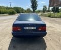 Синий Мерседес 220, объемом двигателя 2.8 л и пробегом 3 тыс. км за 2200 $, фото 4 на Automoto.ua