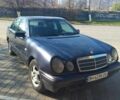 Синий Мерседес 220, объемом двигателя 2.2 л и пробегом 300 тыс. км за 1800 $, фото 1 на Automoto.ua