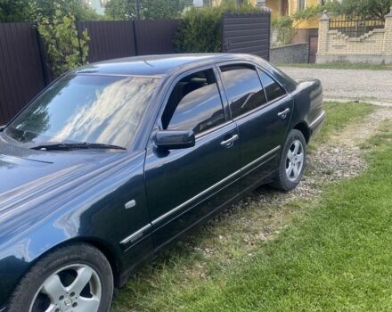 Синій Мерседес 220, об'ємом двигуна 2.2 л та пробігом 370 тис. км за 3500 $, фото 4 на Automoto.ua