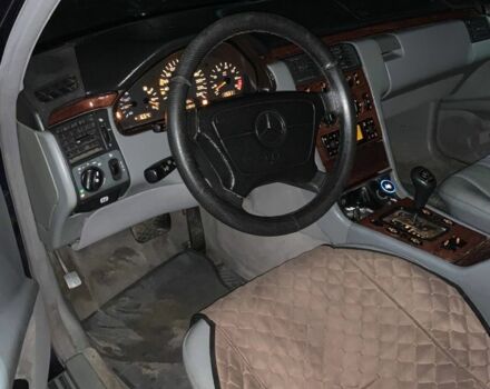 Синій Мерседес 220, об'ємом двигуна 2 л та пробігом 350 тис. км за 2450 $, фото 6 на Automoto.ua