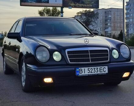 Синий Мерседес 220, объемом двигателя 2.1 л и пробегом 370 тыс. км за 4500 $, фото 7 на Automoto.ua