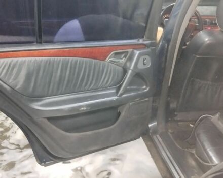 Синій Мерседес 220, об'ємом двигуна 2.2 л та пробігом 349 тис. км за 2300 $, фото 1 на Automoto.ua