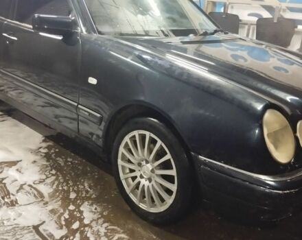 Синій Мерседес 220, об'ємом двигуна 2.2 л та пробігом 349 тис. км за 2300 $, фото 2 на Automoto.ua