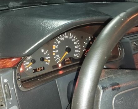 Синій Мерседес 220, об'ємом двигуна 2.2 л та пробігом 349 тис. км за 2300 $, фото 3 на Automoto.ua