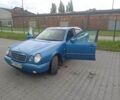 Синий Мерседес 220, объемом двигателя 2 л и пробегом 293 тыс. км за 3996 $, фото 3 на Automoto.ua