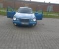 Синий Мерседес 220, объемом двигателя 2 л и пробегом 293 тыс. км за 3996 $, фото 4 на Automoto.ua