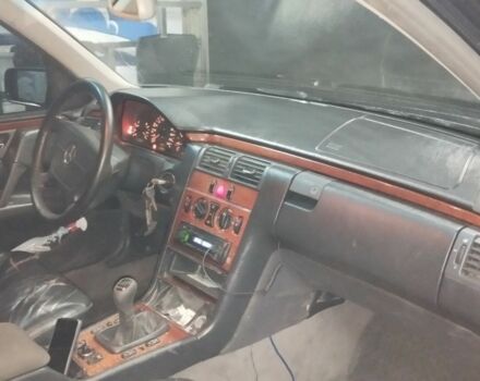 Синій Мерседес 220, об'ємом двигуна 2.2 л та пробігом 349 тис. км за 2300 $, фото 8 на Automoto.ua