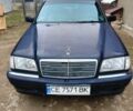 Синий Мерседес 220, объемом двигателя 2.2 л и пробегом 3 тыс. км за 3000 $, фото 1 на Automoto.ua