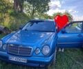 Синий Мерседес 220, объемом двигателя 2 л и пробегом 293 тыс. км за 3996 $, фото 1 на Automoto.ua