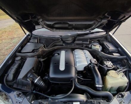 Синий Мерседес 220, объемом двигателя 2.1 л и пробегом 370 тыс. км за 4500 $, фото 3 на Automoto.ua