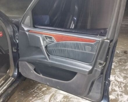 Синій Мерседес 220, об'ємом двигуна 2.2 л та пробігом 349 тис. км за 2300 $, фото 5 на Automoto.ua