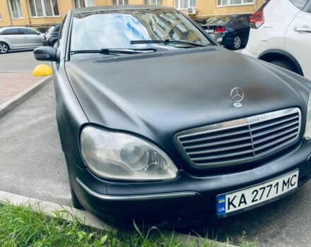 Синій Мерседес 220, об'ємом двигуна 4.3 л та пробігом 250 тис. км за 3500 $, фото 1 на Automoto.ua