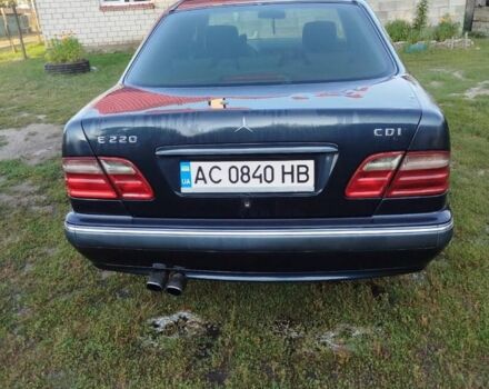 Синий Мерседес 220, объемом двигателя 2.2 л и пробегом 359 тыс. км за 3799 $, фото 4 на Automoto.ua