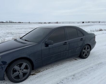 Синий Мерседес 220, объемом двигателя 2.1 л и пробегом 565 тыс. км за 6300 $, фото 3 на Automoto.ua